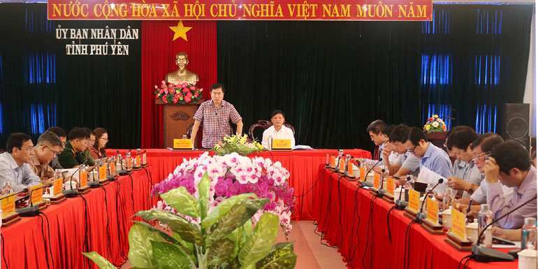 Chủ tịch UBND tỉnh Trần Hữu Thế phát biểu tại hội nghị